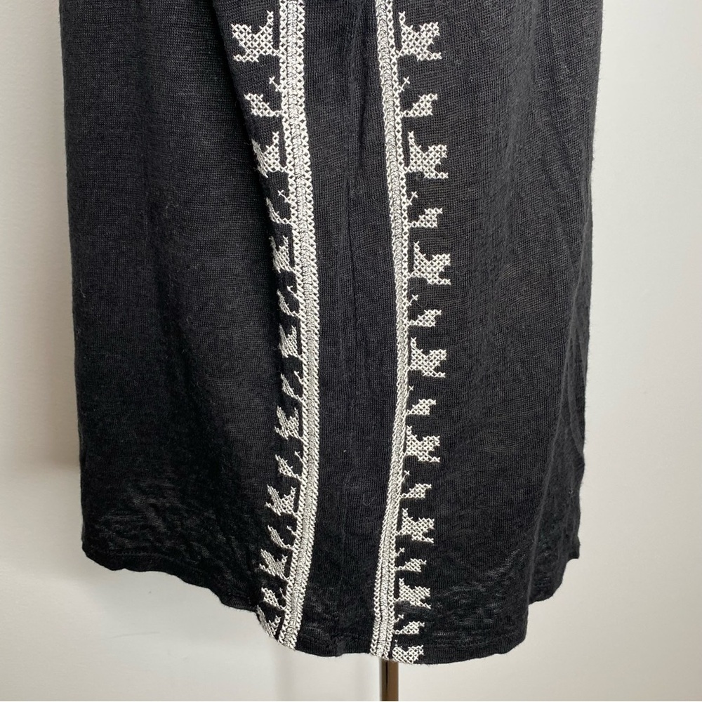 Garnet Hill Black and White Embroidered Organic Linen Short Sleeve Tee - Picture 4 of 8